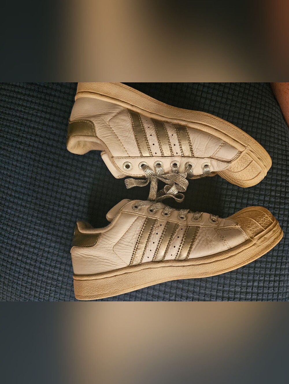 (2000) VTG Adidas Super Star White Sneakers with Silver Stripes Shell Toe 4.5